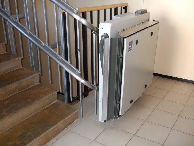 Наклонное подъёмное устройство с платформой БК 320