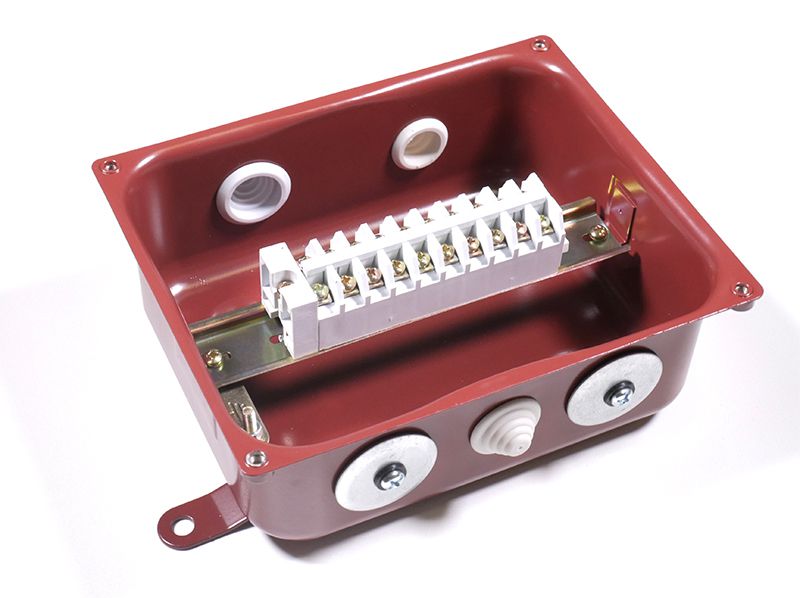 КЗНА — КОРОБКА КЛЕММНАЯ С ЗАЖИМАМИ 08...48 (ПВХ ВВОД)